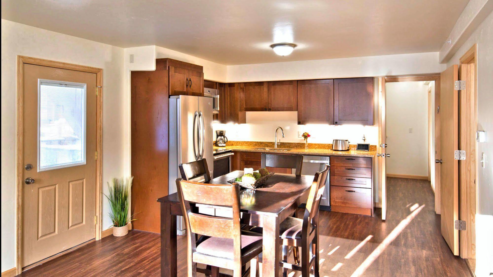 Mein Haus Bed & Breakfast Ейвън Екстериор снимка