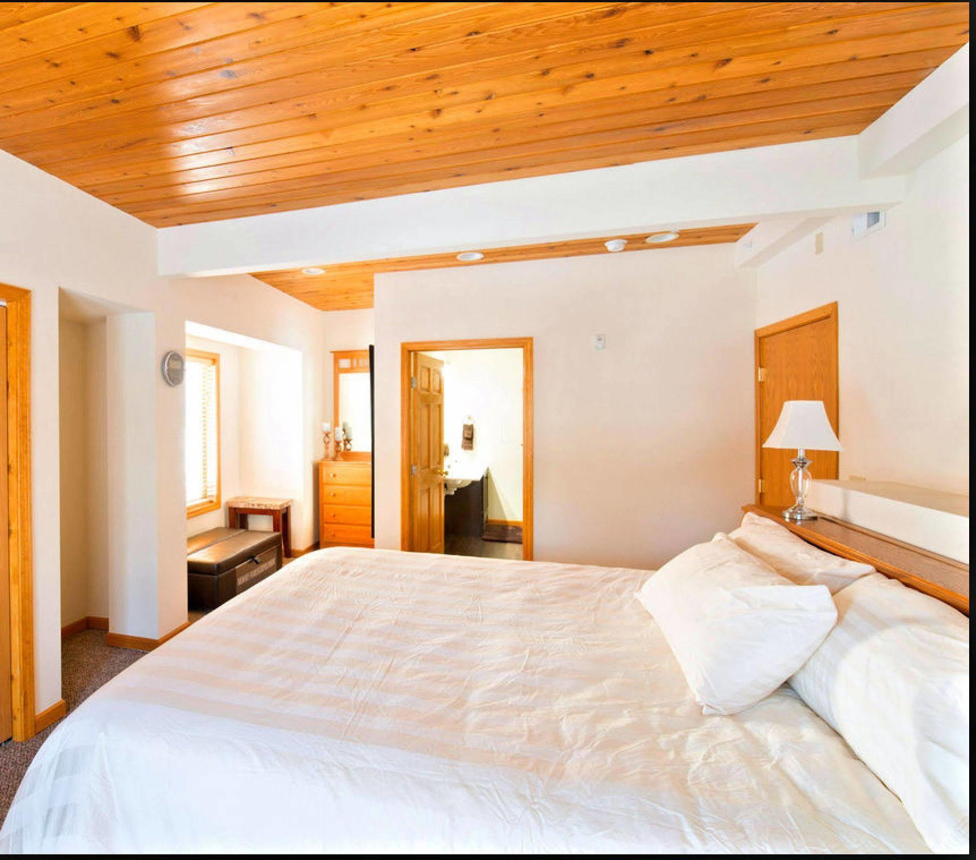 Mein Haus Bed & Breakfast Ейвън Екстериор снимка
